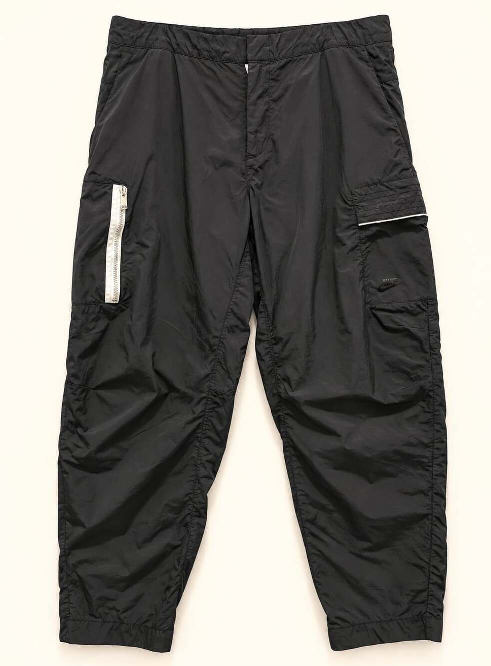 NIKE BLACK NYLON CARGO PANTS SIZE 34 TECHWEAR UTILITY ZIP POCKET